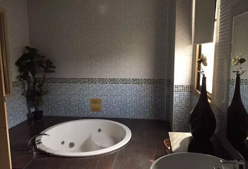 Chateau Motel & Spa