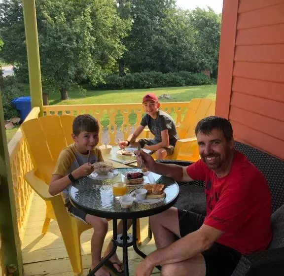 Aamiaismajoitus (B&B) Gite De La Baie Hatée