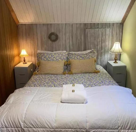 Aamiaismajoitus (B&B) Gite De La Baie Hatée