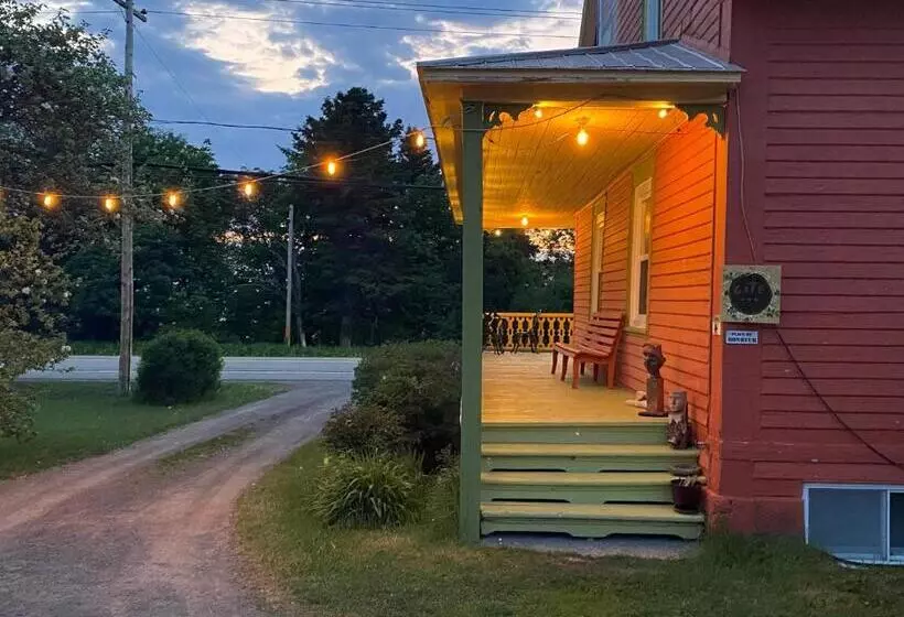 Aamiaismajoitus (B&B) Gite De La Baie Hatée