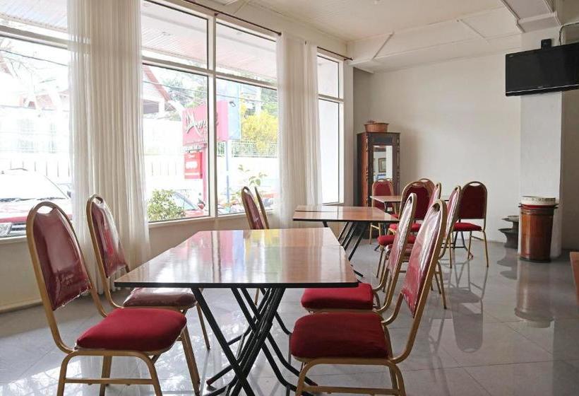 בית מלון כפרי Oyo 1407  Amali Syariah