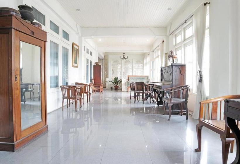 בית מלון כפרי Oyo 1407  Amali Syariah