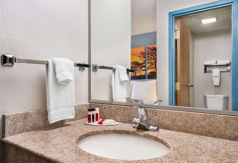 בית מלון כפרי Days Inn By Wyndham Canastota Verona