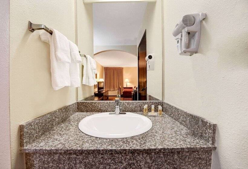 فندق Days Inn By Wyndham Dallas Plano