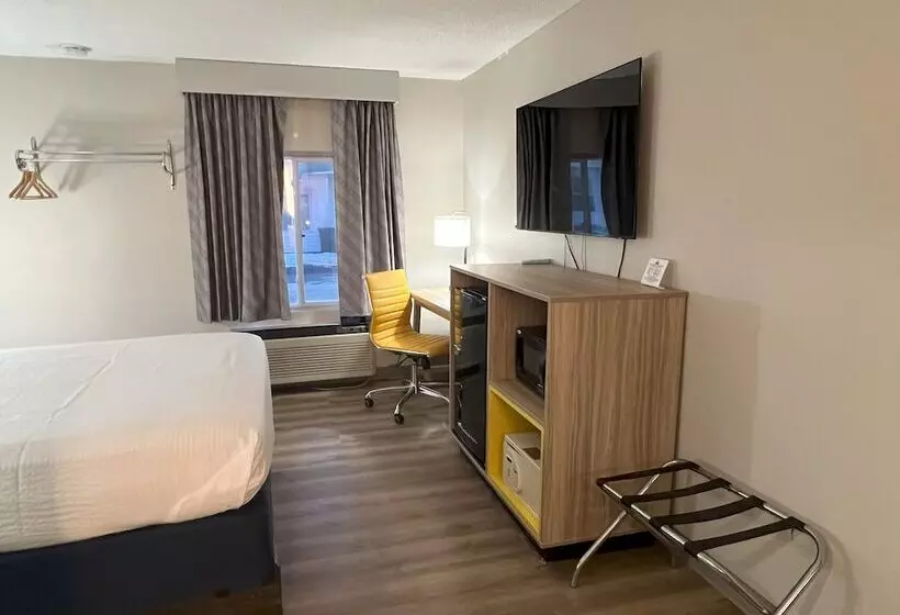 Отель Days Inn By Wyndham Jamestown