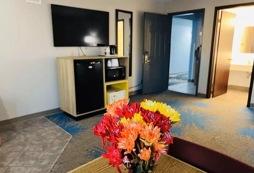 Отель Days Inn By Wyndham Jamestown