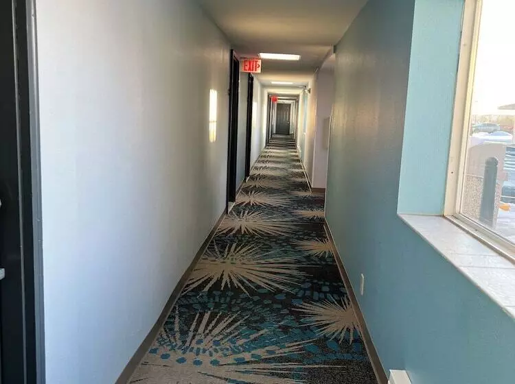 Отель Days Inn By Wyndham Jamestown