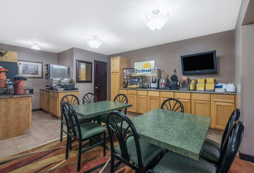 هتل Days Inn By Wyndham Jamestown