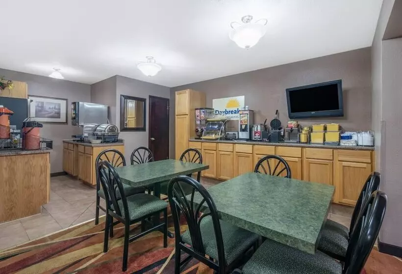 Отель Days Inn By Wyndham Jamestown