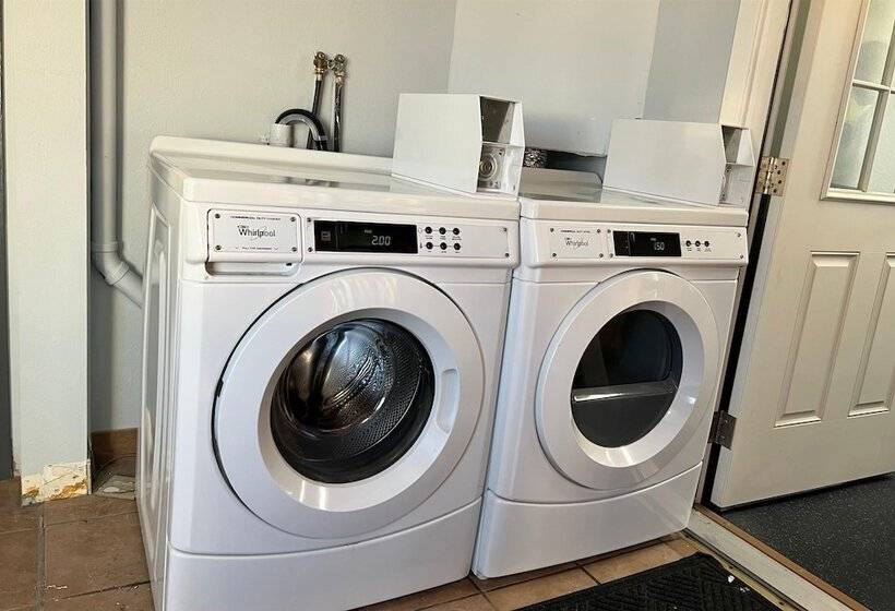 هتل Days Inn By Wyndham Jamestown