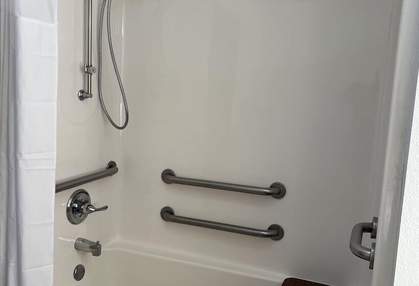 هتل Days Inn By Wyndham Jamestown