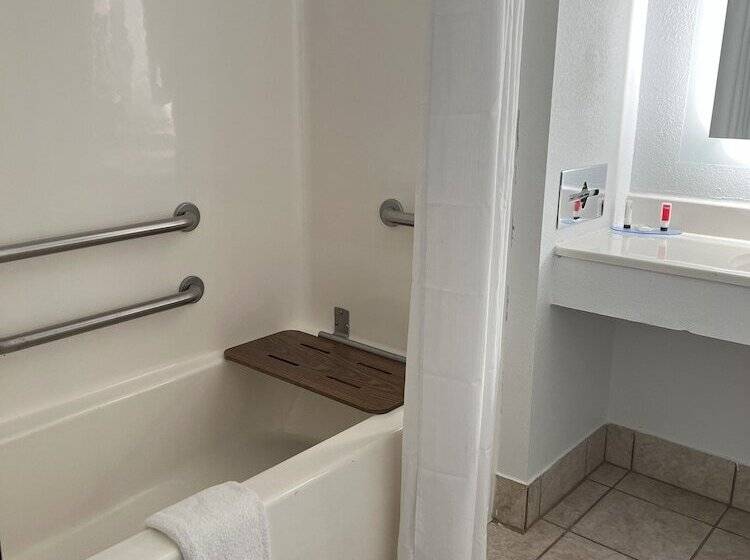 هتل Days Inn By Wyndham Jamestown