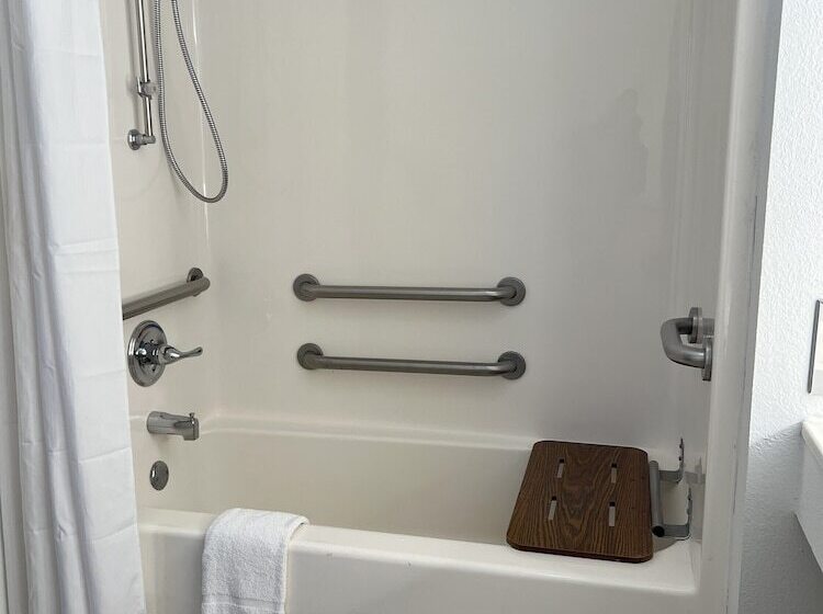 هتل Days Inn By Wyndham Jamestown