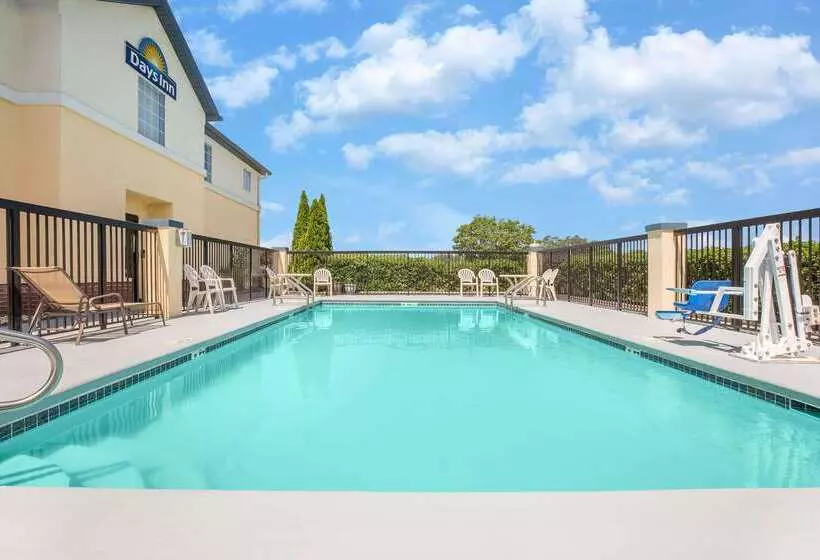 בית מלון כפרי Days Inn By Wyndham Lincoln