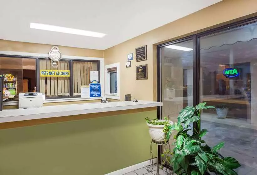 בית מלון כפרי Days Inn By Wyndham Little River