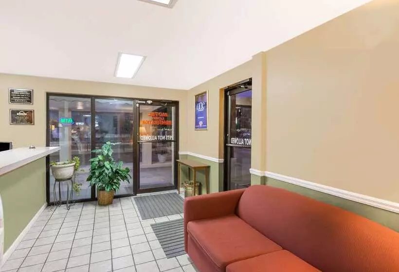 בית מלון כפרי Days Inn By Wyndham Little River