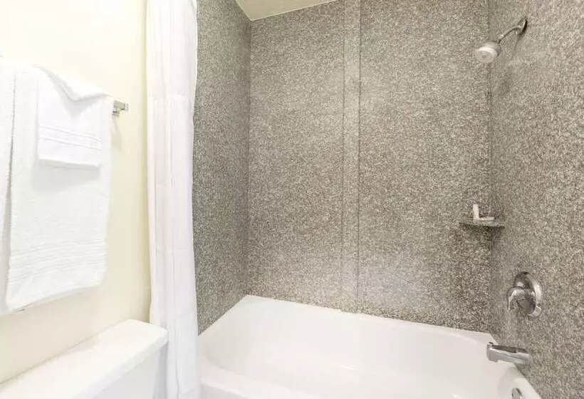 בית מלון כפרי Days Inn By Wyndham Little River