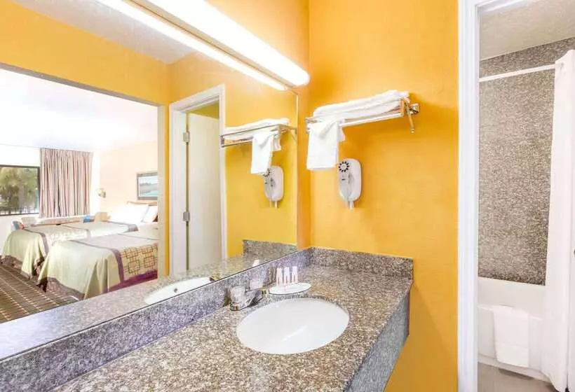 בית מלון כפרי Days Inn By Wyndham Little River