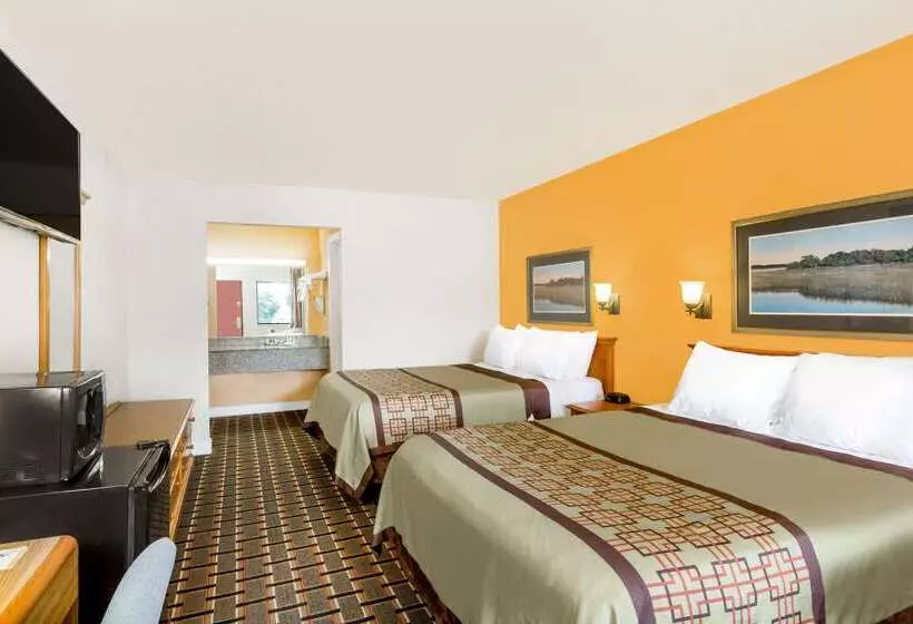 בית מלון כפרי Days Inn By Wyndham Little River