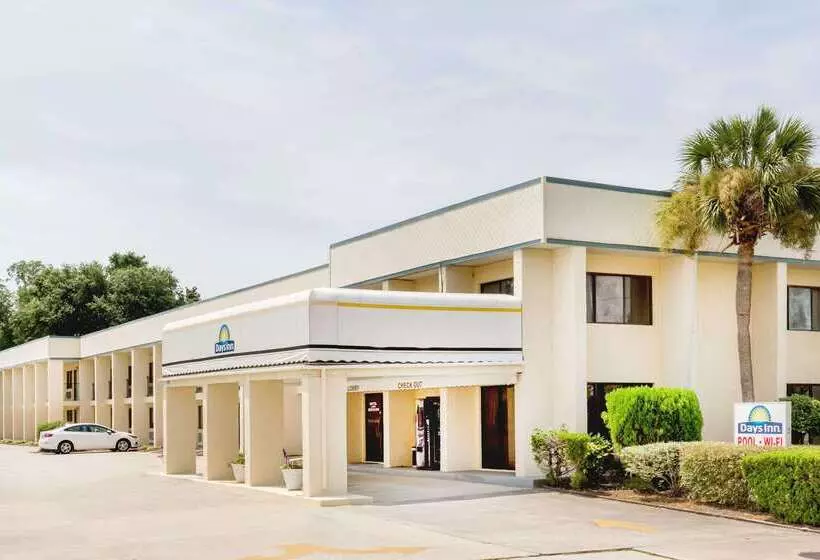 בית מלון כפרי Days Inn By Wyndham Little River