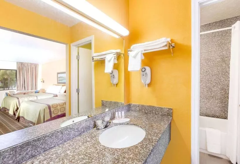 בית מלון כפרי Days Inn By Wyndham Little River