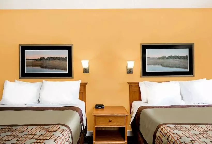 בית מלון כפרי Days Inn By Wyndham Little River