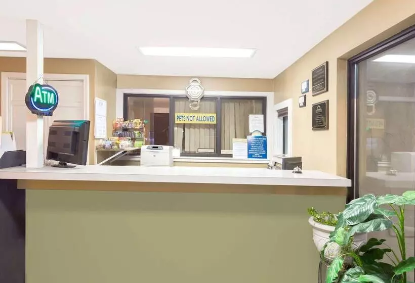 בית מלון כפרי Days Inn By Wyndham Little River