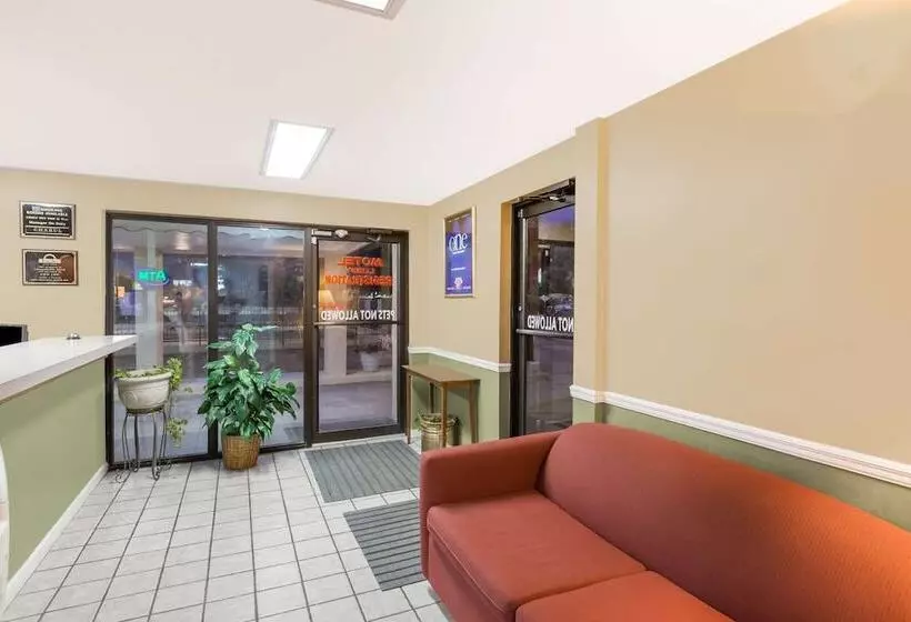 בית מלון כפרי Days Inn By Wyndham Little River