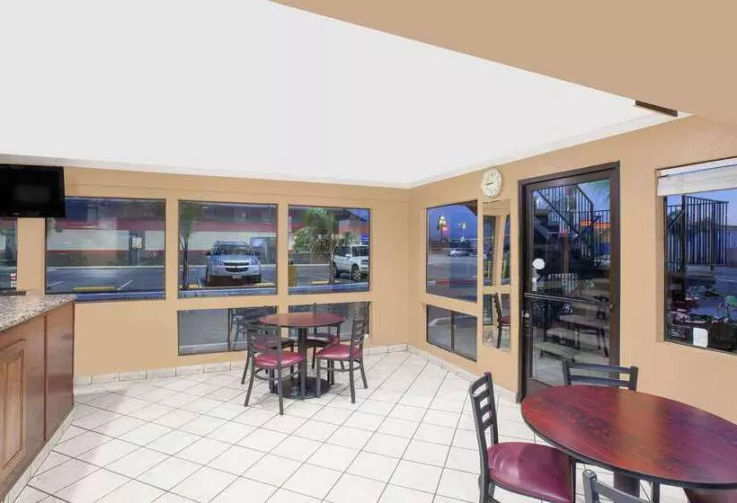 酒店 Days Inn By Wyndham Lost Hills