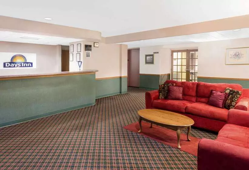 בית מלון כפרי Days Inn By Wyndham Neenah