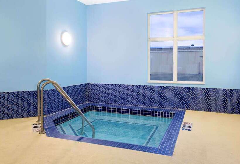 酒店 Days Inn By Wyndham Neenah