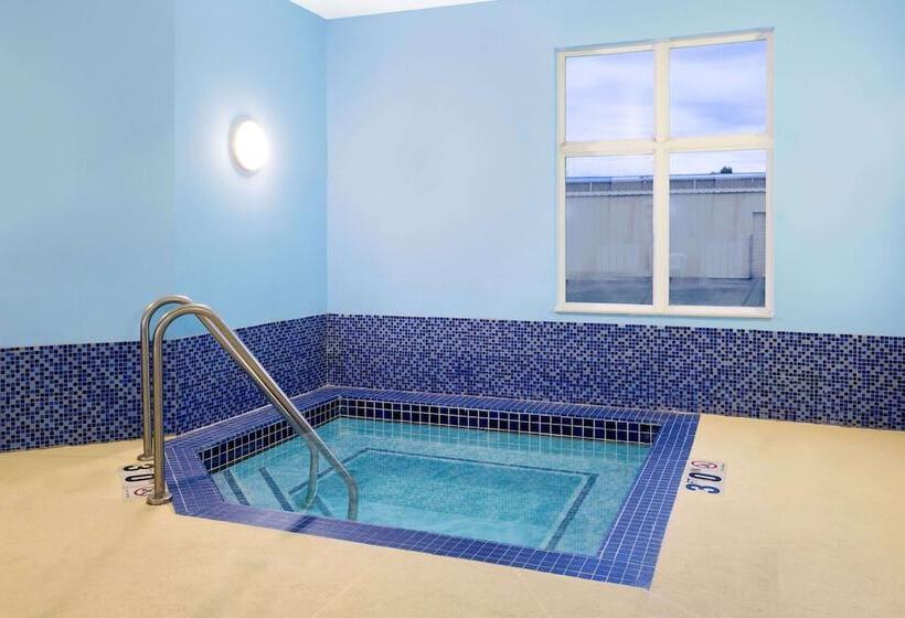 酒店 Days Inn By Wyndham Neenah