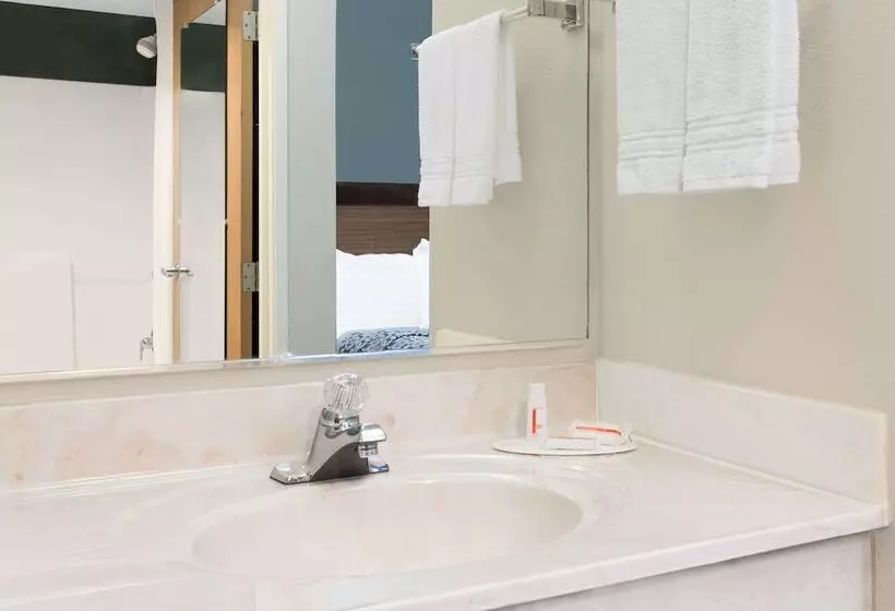 בית מלון כפרי Days Inn By Wyndham Neenah