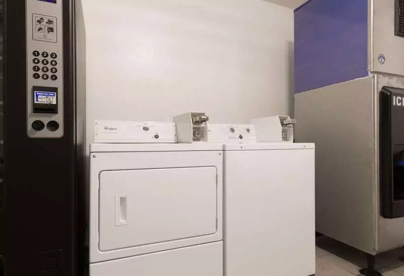 ホテル Days Inn By Wyndham Russell