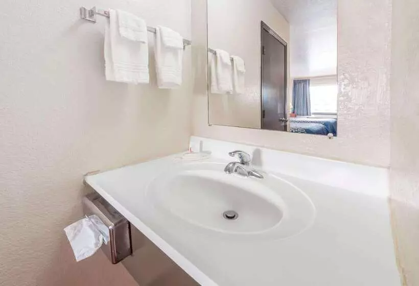 ホテル Days Inn By Wyndham Russell