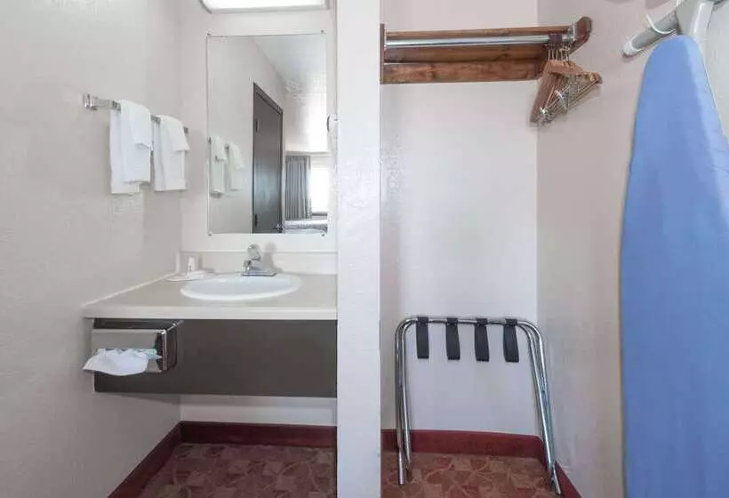 ホテル Days Inn By Wyndham Russell