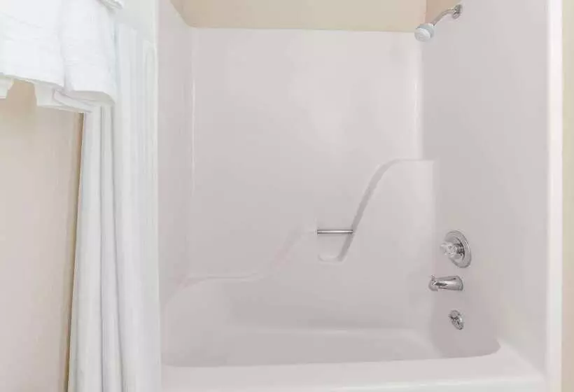 ホテル Days Inn By Wyndham Russell