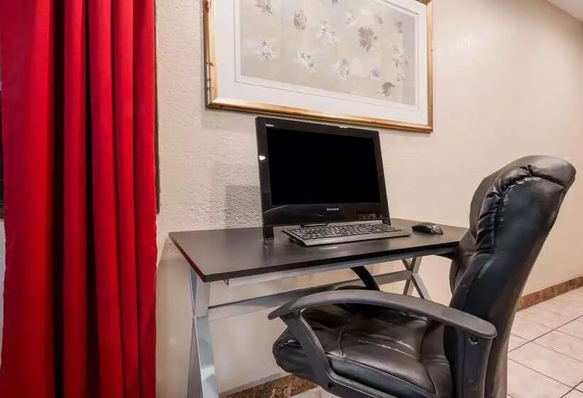 ホテル Days Inn By Wyndham Russell