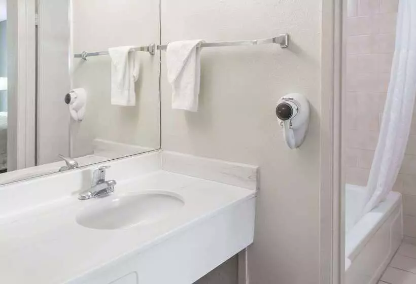 호텔 Days Inn By Wyndham In San Bernardino