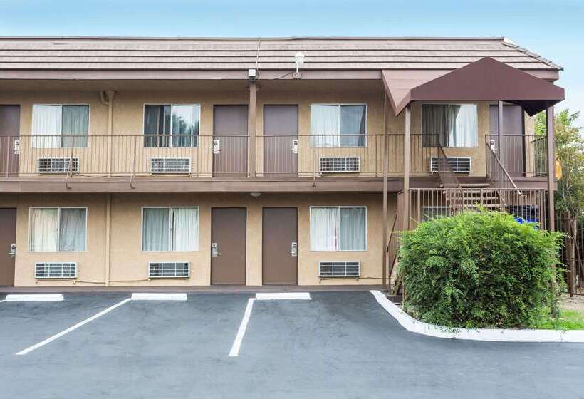 호텔 Days Inn By Wyndham In San Bernardino