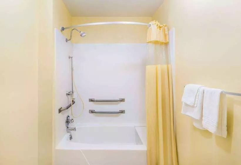 هتل Days Inn By Wyndham Statesville