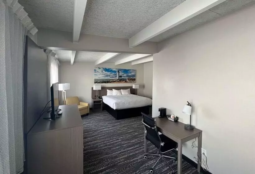 Отель Days Inn By Wyndham Manitowoc