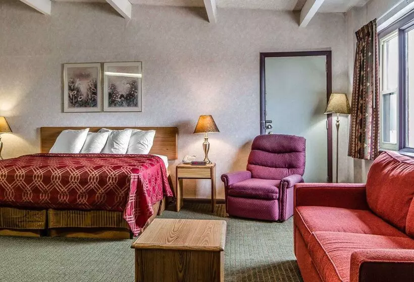 Отель Days Inn By Wyndham Manitowoc