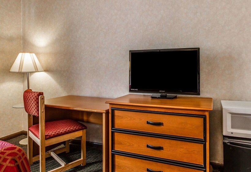 בית מלון כפרי Days Inn By Wyndham Manitowoc