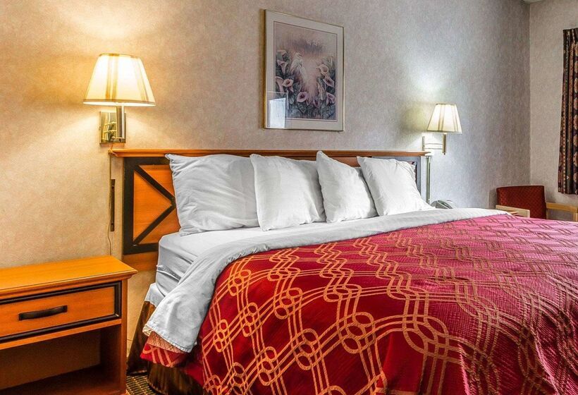 בית מלון כפרי Days Inn By Wyndham Manitowoc