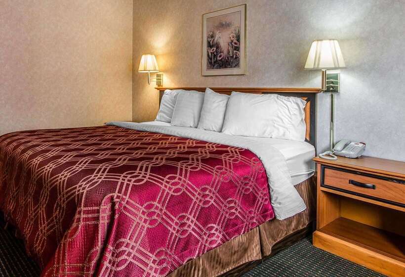 בית מלון כפרי Days Inn By Wyndham Manitowoc