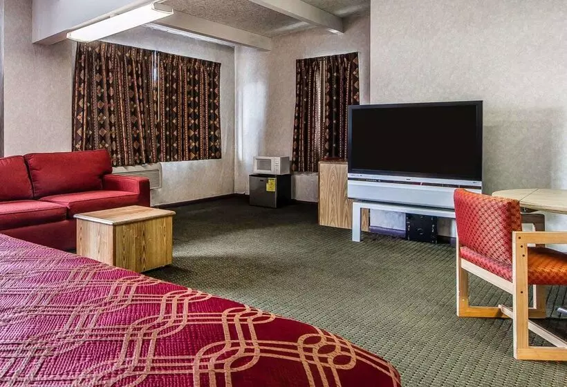 Отель Days Inn By Wyndham Manitowoc