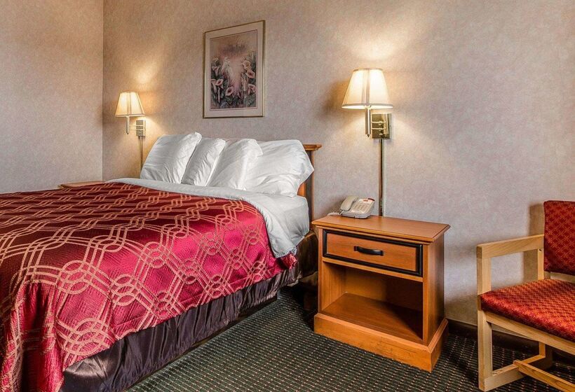 בית מלון כפרי Days Inn By Wyndham Manitowoc