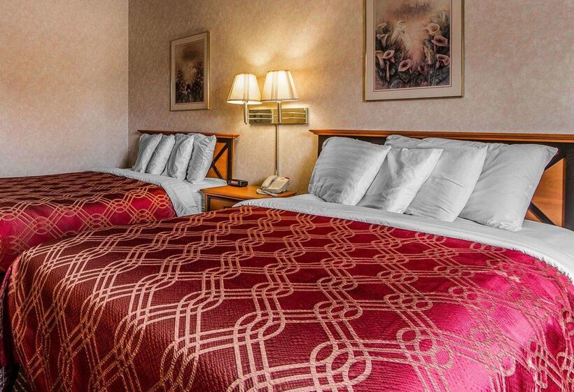 בית מלון כפרי Days Inn By Wyndham Manitowoc