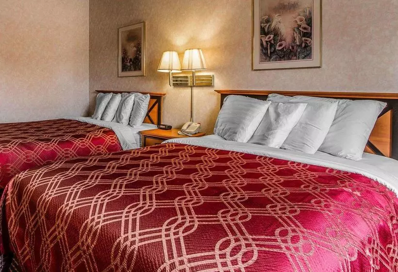 Отель Days Inn By Wyndham Manitowoc